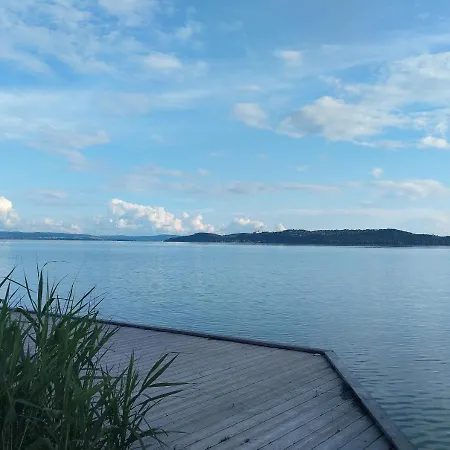 Silver Pelso Apartment *